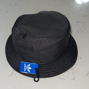 Adidas bucket hat